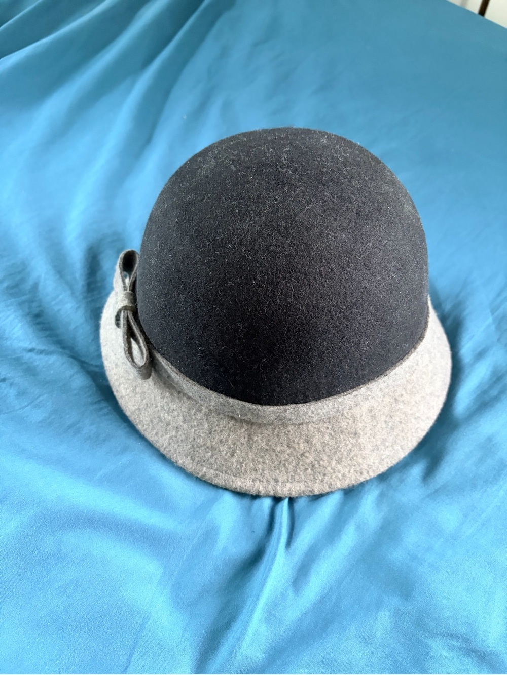 Evergreen Enterprises 100% Wool Black Gray Cloche Hat Bow